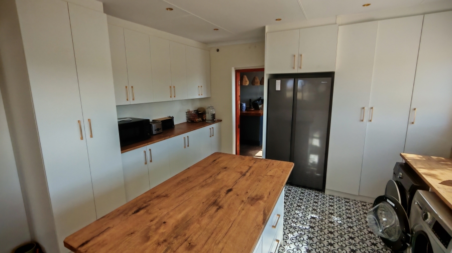 6 Bedroom Property for Sale in Middelburg Eastern Cape